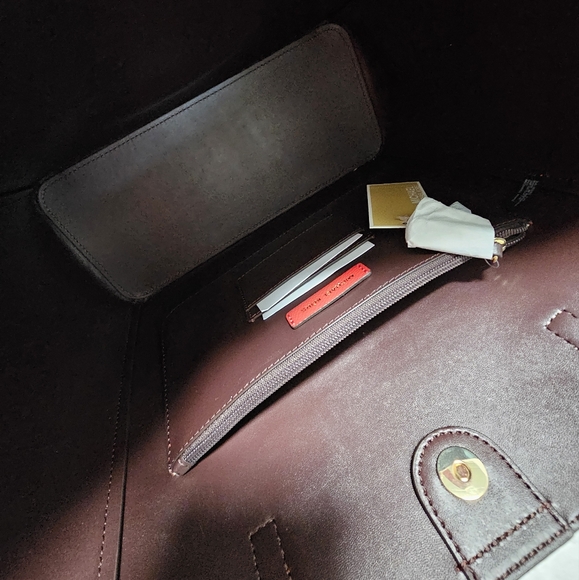 🥰MICHAEL Michael Kors Large Pocket Tote in Red with Brown Pocket - Picture 15 of 15